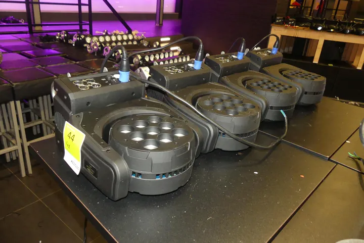 4x Showtec Moving Head Strahler Modell: Tracker Q4